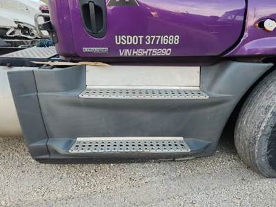 Freightliner Cascadia 125 Right Tank Fairing