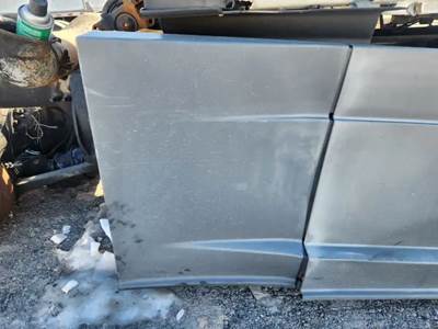 Freightliner Cascadia 125 Right Tank Fairing