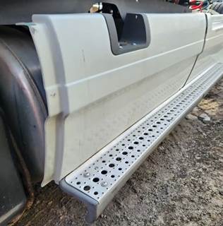 Freightliner Cascadia 125 Left Tank Fairing