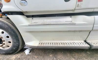 Freightliner Cascadia 125 Left Tank Fairing