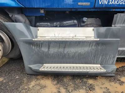 Freightliner Cascadia 125 Left Tank Fairing