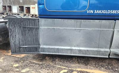 Freightliner Cascadia 125 Right Tank Fairing