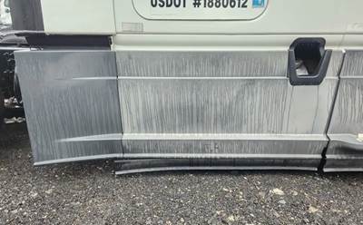 Freightliner Cascadia 125 Right Tank Fairing