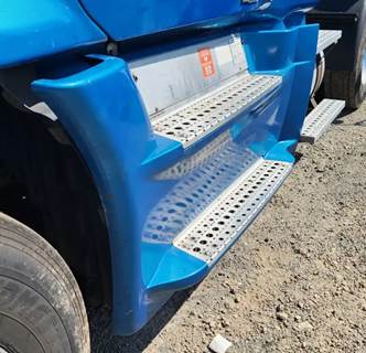 Freightliner Cascadia 125 Left Tank Fairing
