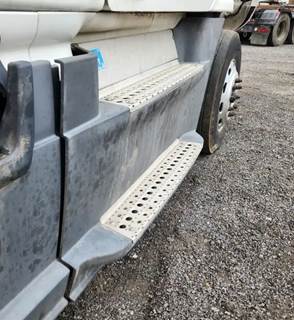 Freightliner Cascadia 125 Right Tank Fairing