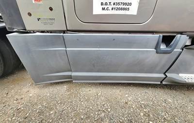Freightliner Cascadia 125 Right Tank Fairing