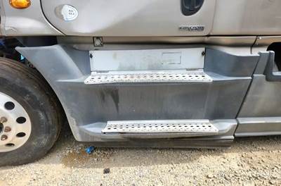 Freightliner Cascadia 125 Left Tank Fairing