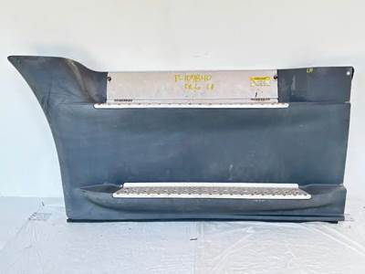 Freightliner Cascadia 126 Left Tank Fairing