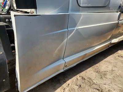 Freightliner Cascadia 126 Right Tank Fairing