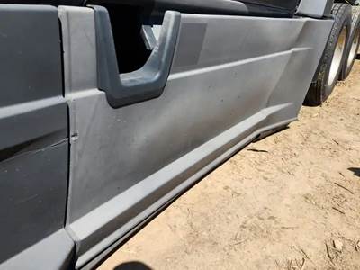 Freightliner Cascadia 126 Left Tank Fairing