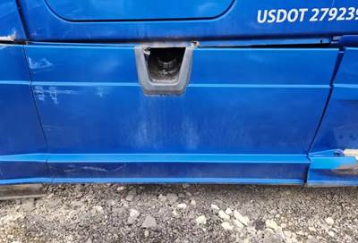 Freightliner Cascadia 126 Right Tank Fairing