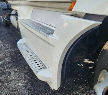 Freightliner Cascadia 126 Right Tank Fairing
