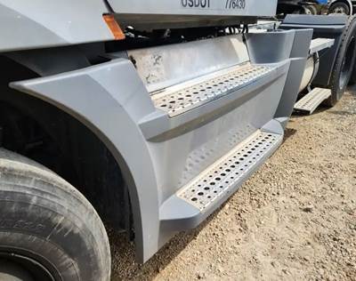 Freightliner Cascadia 126 Left Tank Fairing