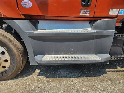Freightliner Cascadia 126 Left Tank Fairing