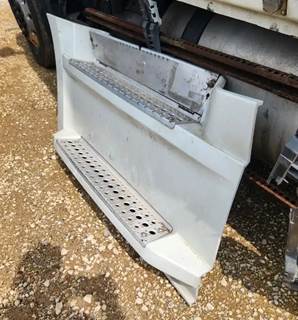 Freightliner Cascadia 126 Left Tank Fairing