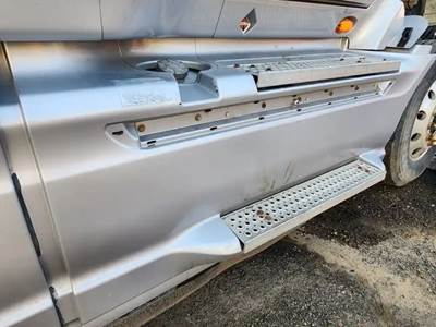 International ProStar Right Tank Fairing