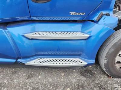 Kenworth T680 Right Tank Fairing