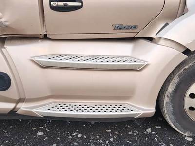 Kenworth T680 Right Tank Fairing