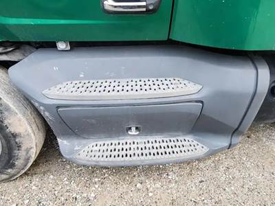 Peterbilt 579 Left Tank Fairing