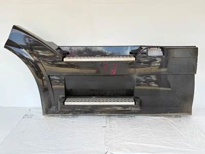 Volvo VNL Left Tank Fairing