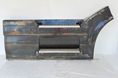 Volvo VNL Right Tank Fairing