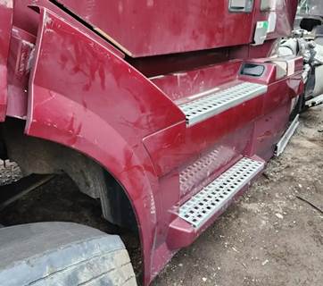 Volvo VNL Left Tank Fairing