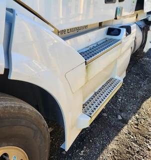 Volvo VNL Left Tank Fairing