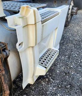 Volvo VNL Left Tank Fairing