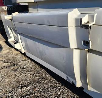 Volvo VNL Right Tank Fairing