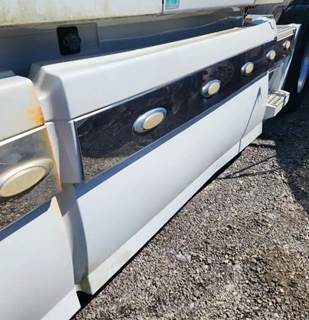 Volvo VNL Left Tank Fairing