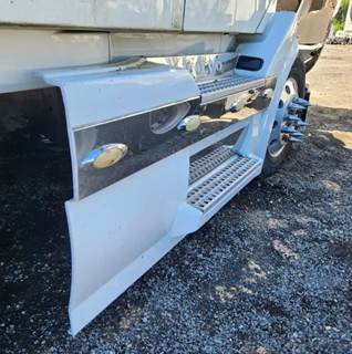 Volvo VNL Right Tank Fairing