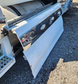Volvo VNL Right Tank Fairing