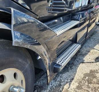 Volvo VNL Left Tank Fairing