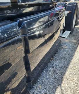Volvo VNL Left Tank Fairing