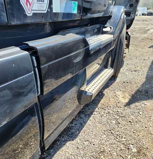 Volvo VNL Right Tank Fairing