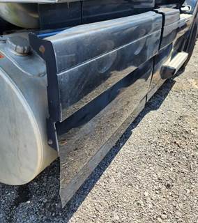 Volvo VNL Right Tank Fairing