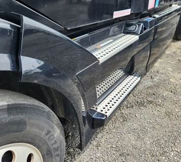Volvo VNL Left Tank Fairing