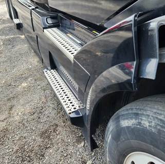 Volvo VNL Right Tank Fairing