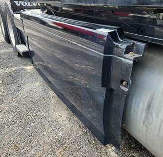 Volvo VNL Right Tank Fairing