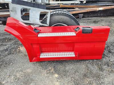 Volvo VNL Left Tank Fairing