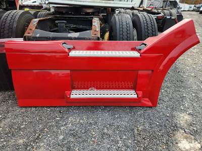 Volvo VNL Right Tank Fairing