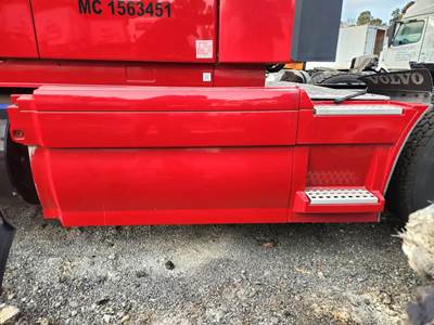 Volvo VNL Left Tank Fairing