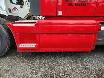 Volvo VNL Right Tank Fairing
