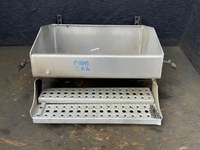 Freightliner Cascadia 125 Tool Box