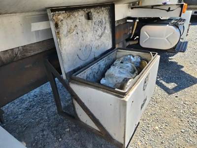 International 4400 Tool Box