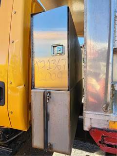 International 7400 Tool Box