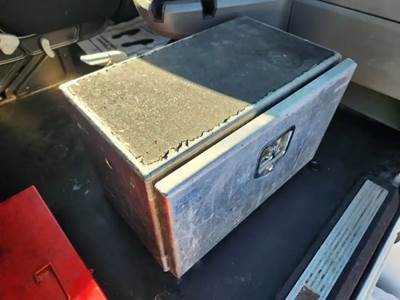 Kenworth T680 Tool Box
