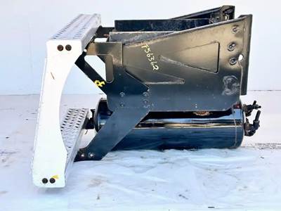 Mack Pinnacle CXU612 Tool Box for a 2015 Mack CXU612