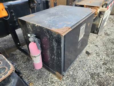 Mack Pinnacle CXU612 Tool Box for a 2009 Mack CXU612