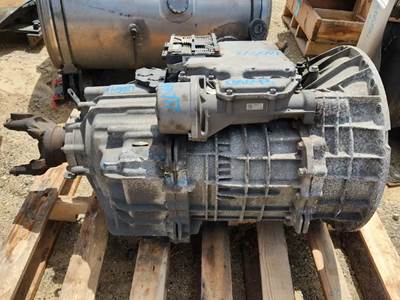 Eaton-Fuller EE0-17F112C Transmission for a 2023 Peterbilt 579